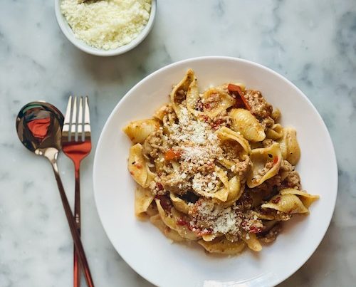 A bowl of pork and pepper pasta.