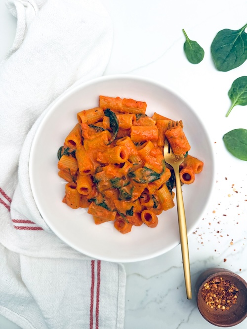 Goat cheese pasta in a bowl.