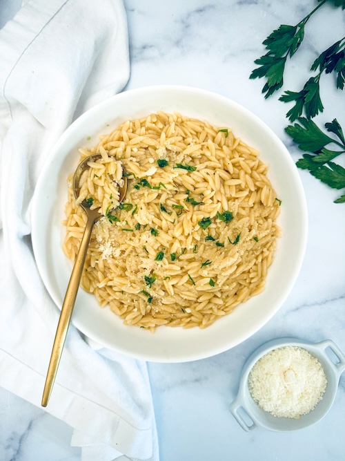 A bowl of garlic butter orzo pasta.