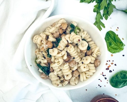 Spinach chickpea pasta in a bowl.