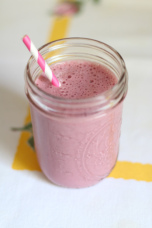 Breakfast smoothie in a mason jar.