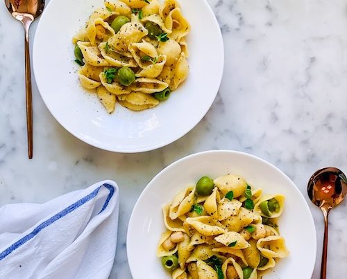 Two bowls of Tuscan chickpea pasta.