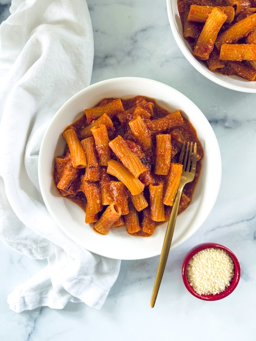 Two bowls of baked ziti.