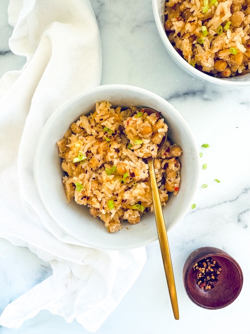 A bowl of coconut rice with chickpeas.
