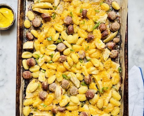 Gonnchi with bratwurst sheet pan dinner.