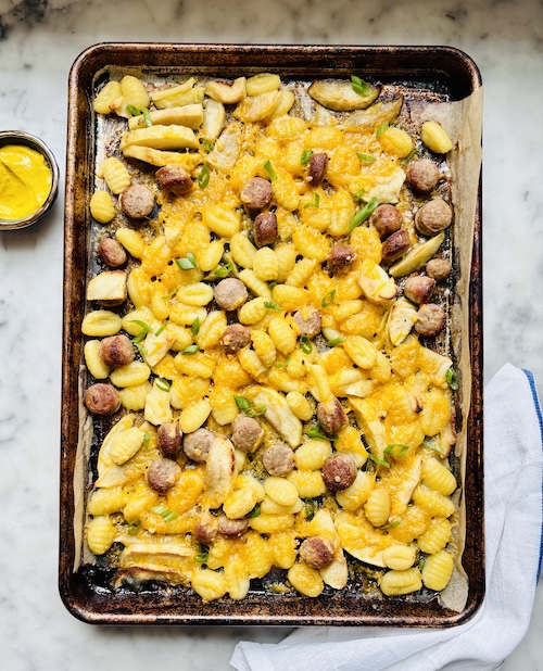 Gonnchi with bratwurst sheet pan dinner.