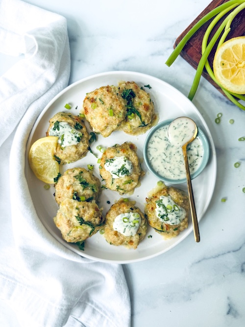 Cheesy zucchini patties with dip.