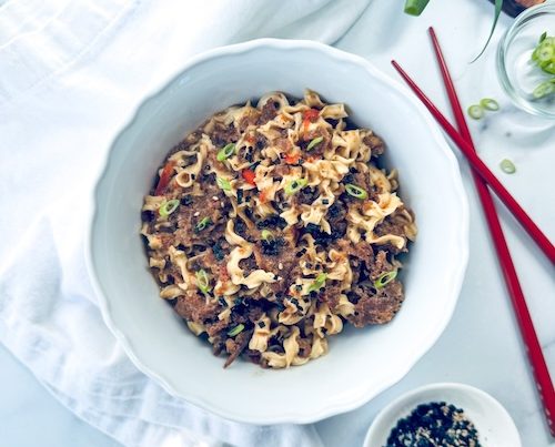 A bowl of beef ramen noodle stir fry.