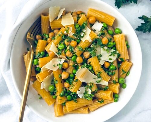 Garlic herb pasta with chickpeas in a bowl.